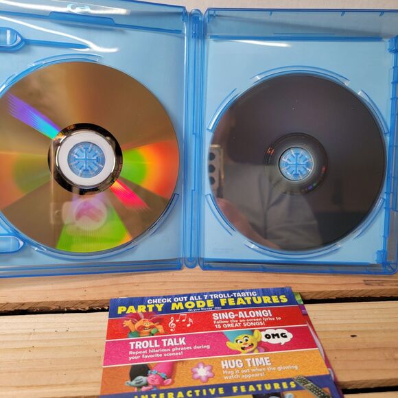 BLU-RAY/DVD Trolls Party Edition w/ dust cover - Picture 3 of 4